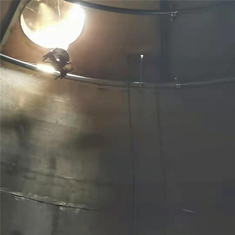 儲罐香蕉视频APP黄色3-儲罐四維噴淋香蕉视频APP黄色施工，水流量大，噴淋無死角，不搭架，省人工，安全係數高，這也是我公司實用新型技術專利_副本